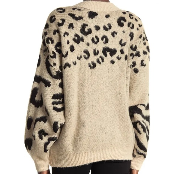Topshop Animal Print Sweater - Picture 2 of 2